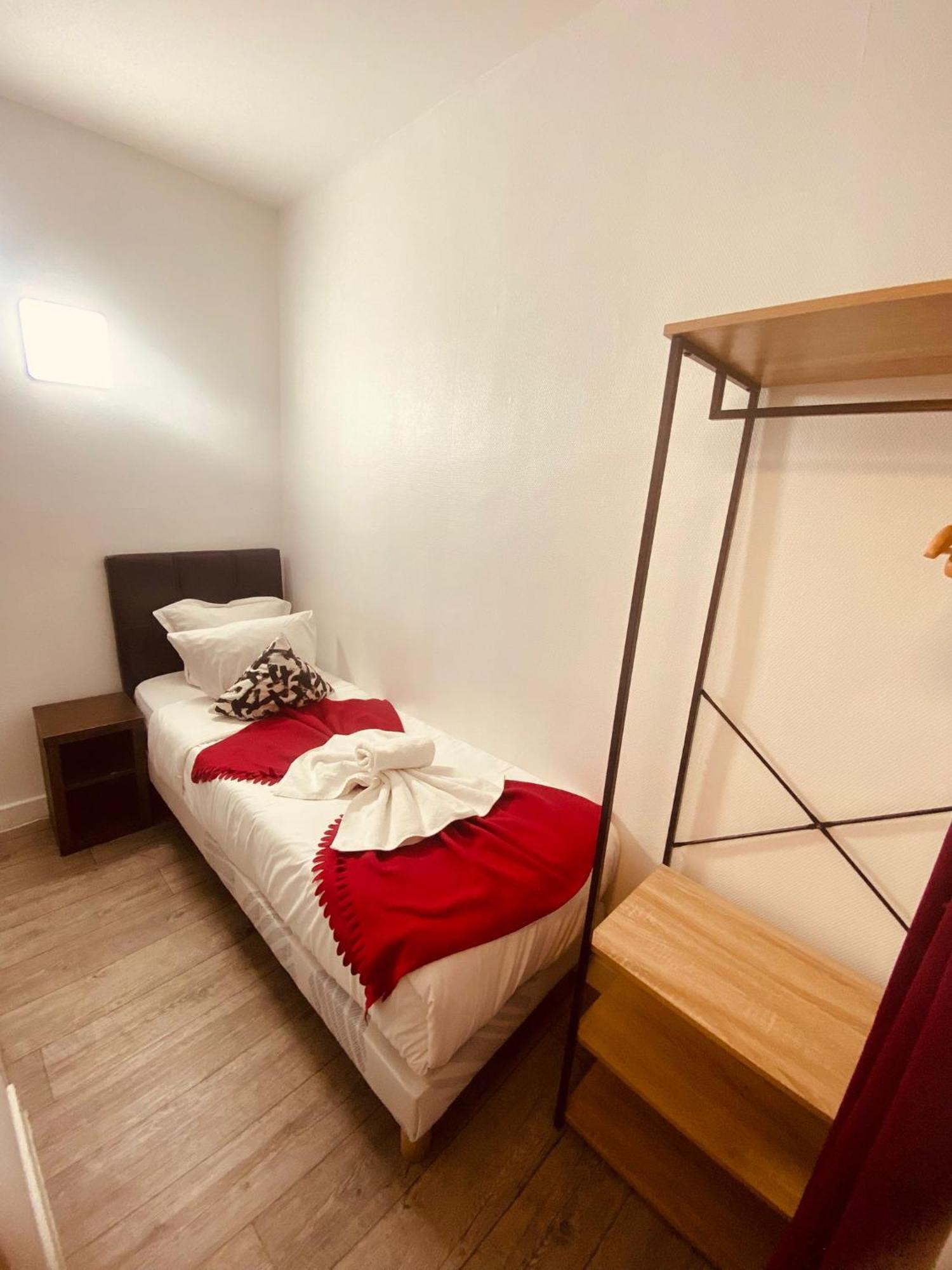 Hotel Louvain Párizs Szoba fotó